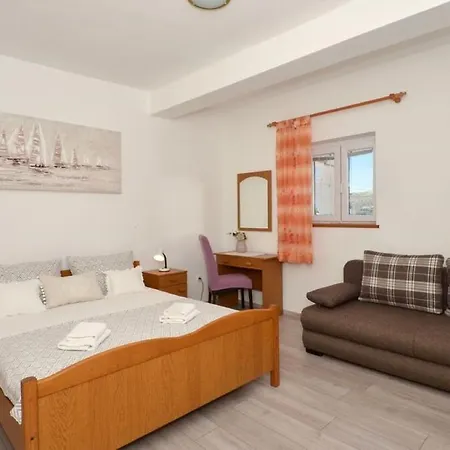 Apt Jakov - Close To Sea & Parking 아파트 트로기르