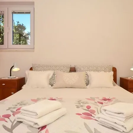 Apt Jakov - Close To Sea & Parking Daire