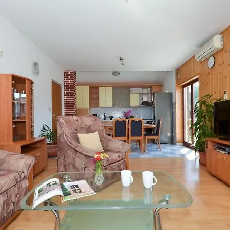 Apt Jakov - Close To Sea & Parking Trogir