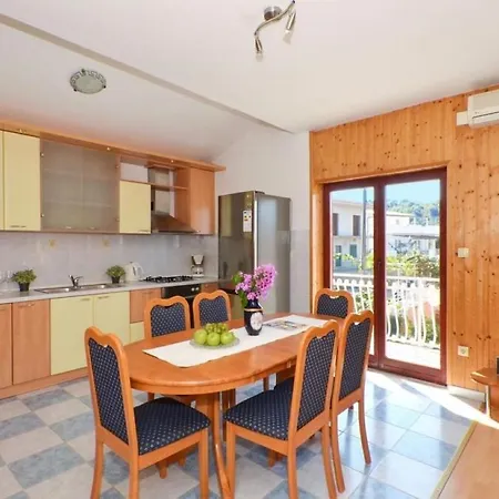 Apt Jakov - Close To Sea & Parking Daire Trogir